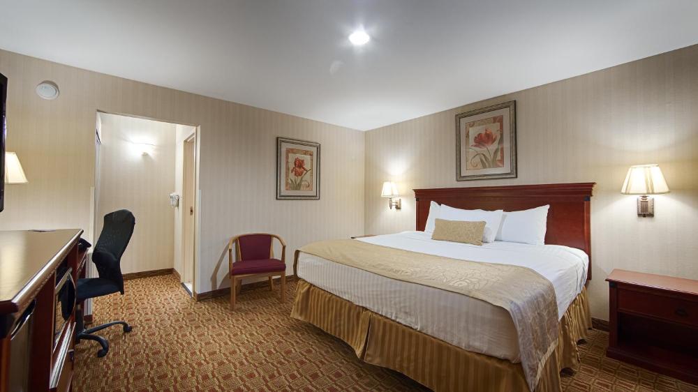 King Room - Non-Smoking interior